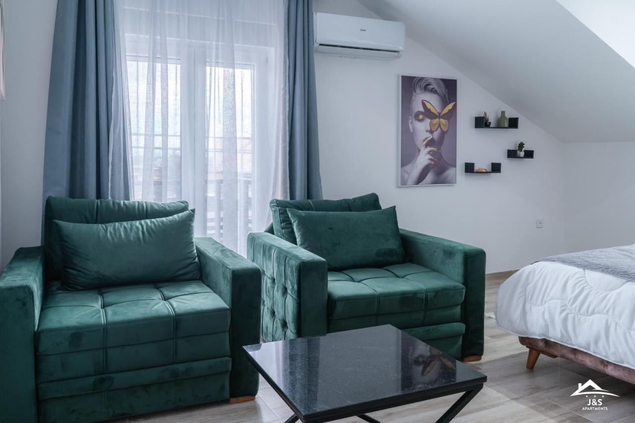 J&S Apartments Ni Buitenkant foto