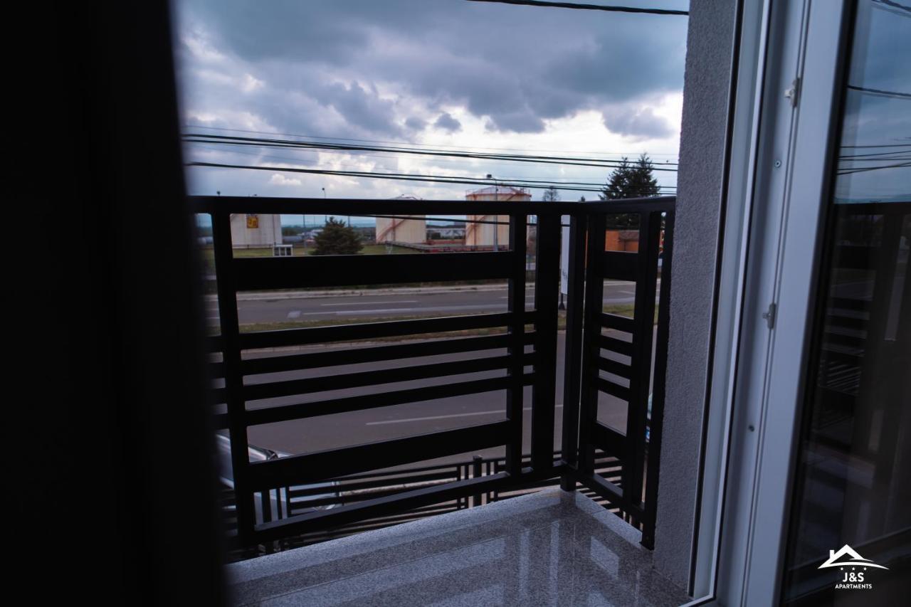 J&S Apartments Ni Buitenkant foto