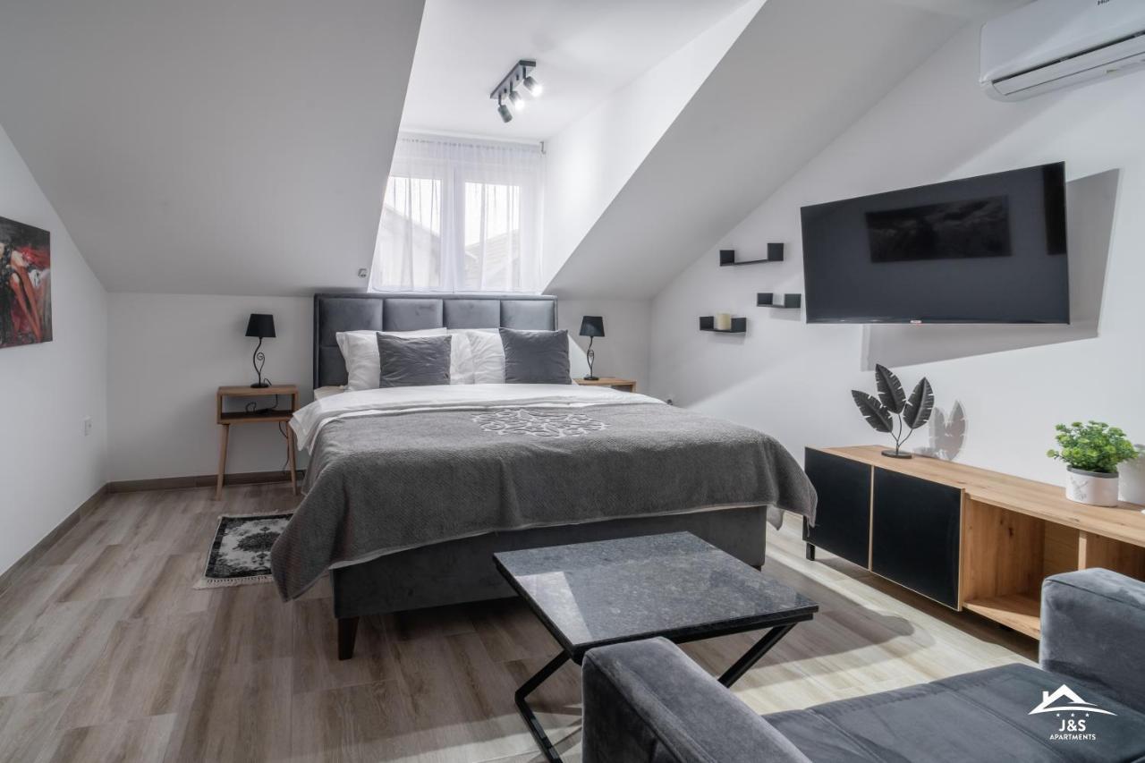 J&S Apartments Ni Buitenkant foto