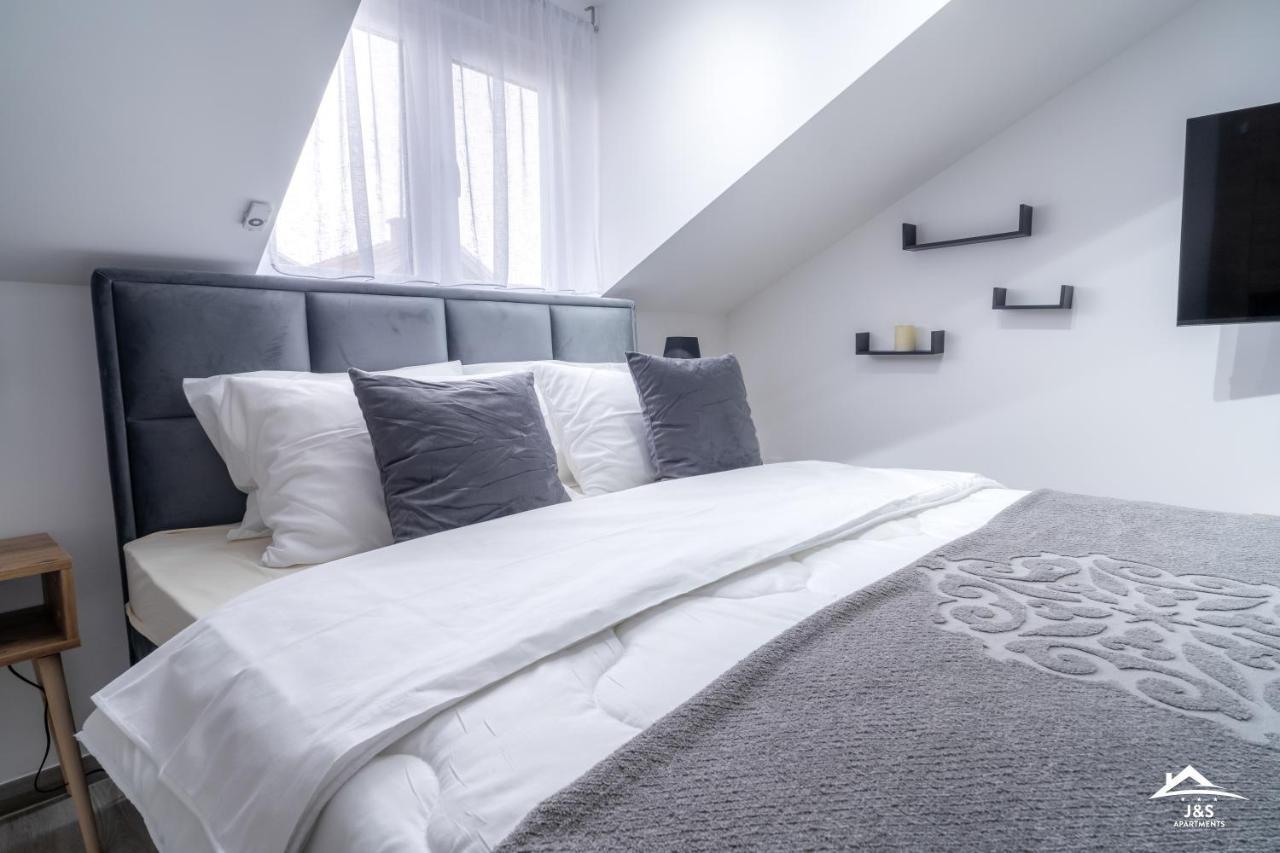J&S Apartments Ni Buitenkant foto