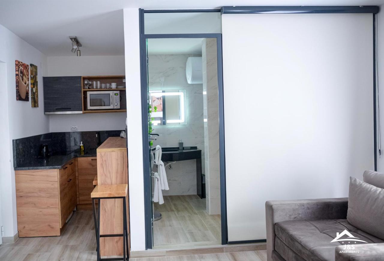 J&S Apartments Ni Buitenkant foto
