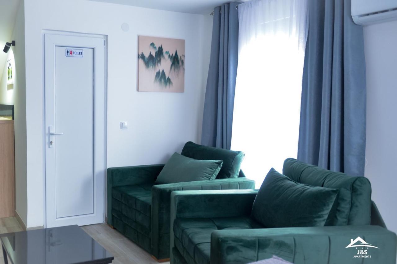 J&S Apartments Ni Buitenkant foto